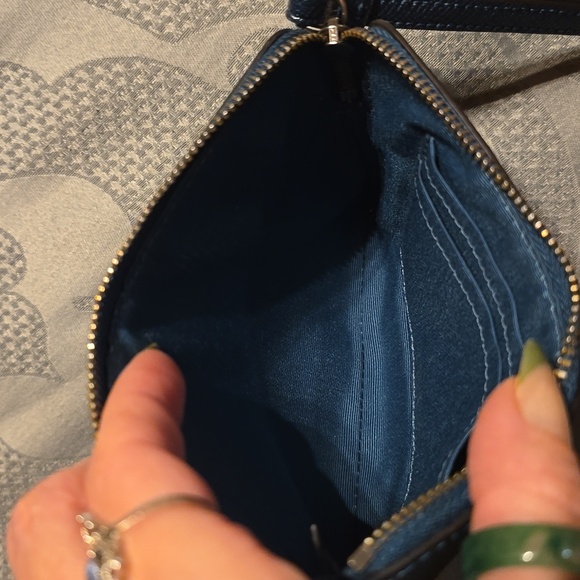 🤑Sale🤑 Coach leather metallic turquoise wristlet - Picture 6 of 6